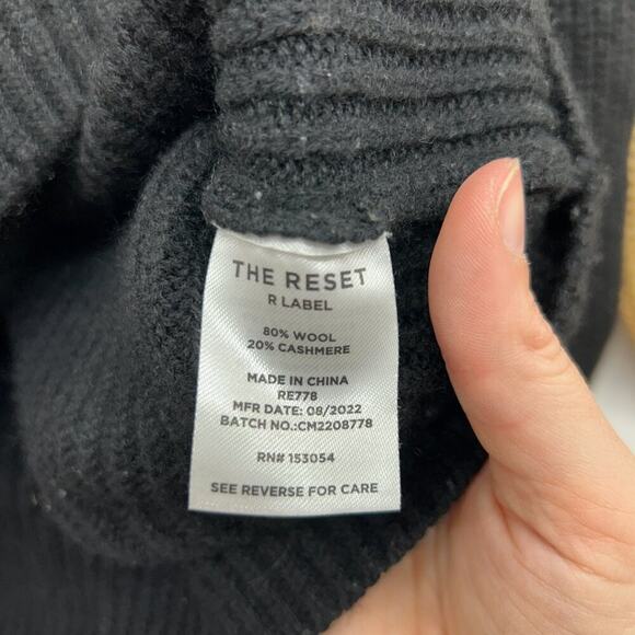$188 The Reset R Label Black V-Neck Wool Cashmere Knit Sweater XS - Picture 6 of 7